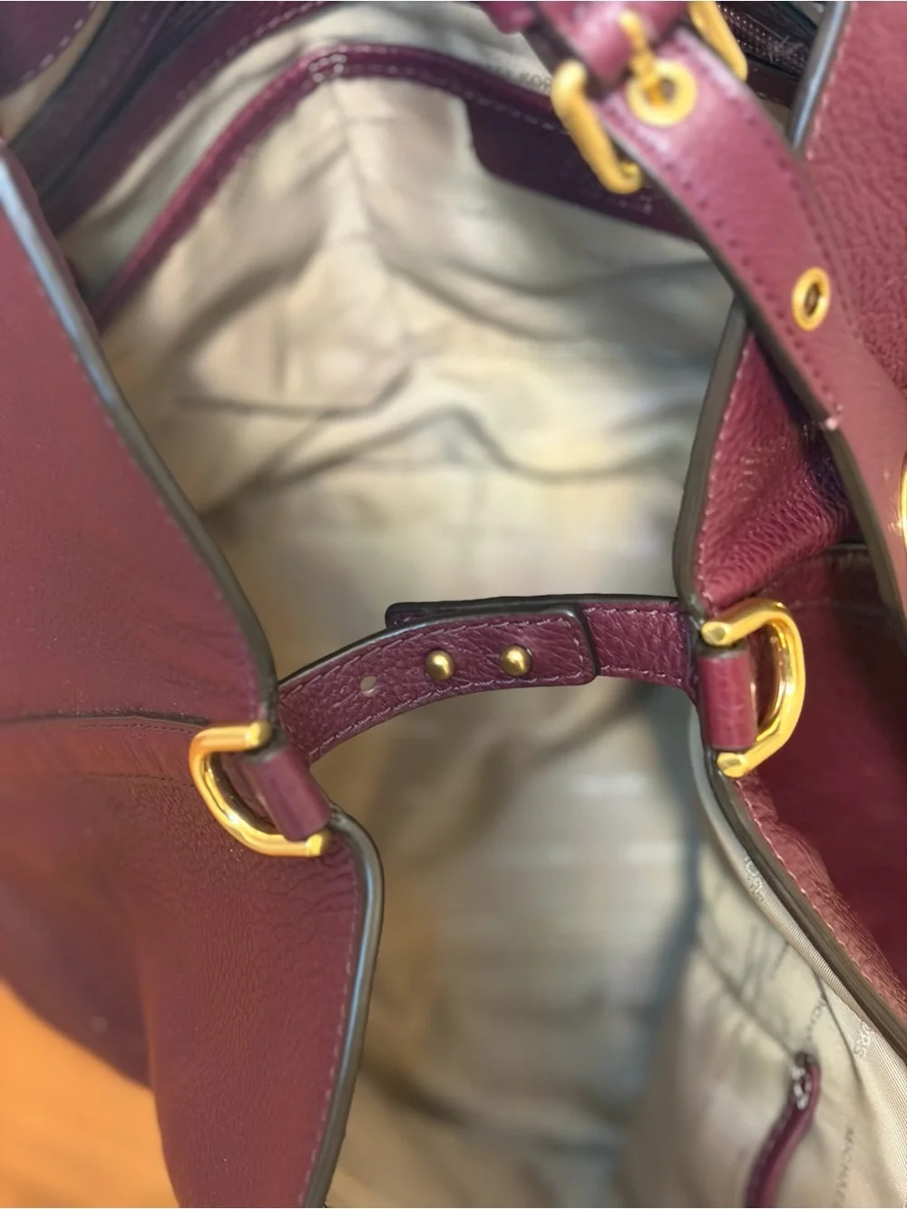 🔥Michael Kors Burgundy Leather Shoulder Bag with Gold Hardware🔥